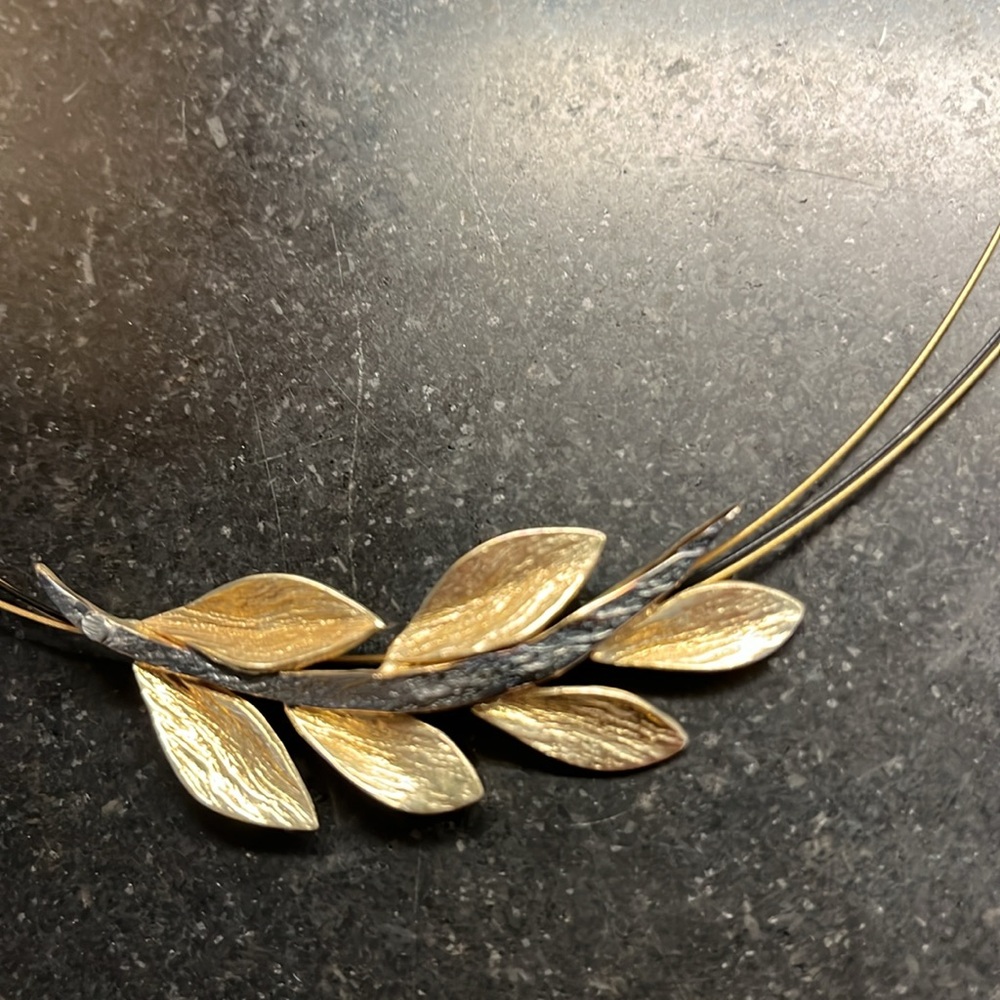 Italian sterling gold plate choker -leaf design - Picture 4 of 8